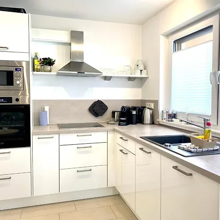 Kstay Apartment-kombi Im Eg Und Dg Fuer Bis Zu 8 Personen Mit Dachterrasse, Parkplaetzen, Smart-tvs Lejlighed