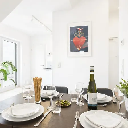 Apartmán Kstay Apartment-kombi Im Eg Und Dg Fuer Bis Zu 8 Personen Mit Dachterrasse, Parkplaetzen, Smart-tvs