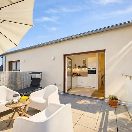 Kstay Apartment-kombi Im Eg Und Dg Fuer Bis Zu 8 Personen Mit Dachterrasse, Parkplaetzen, Smart-tvs *