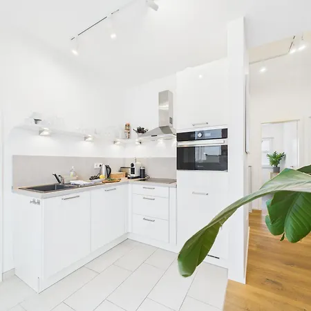 Kstay Apartment-kombi Im Eg Und Dg Fuer Bis Zu 8 Personen Mit Dachterrasse, Parkplaetzen, Smart-tvs * Eltville am Rhein