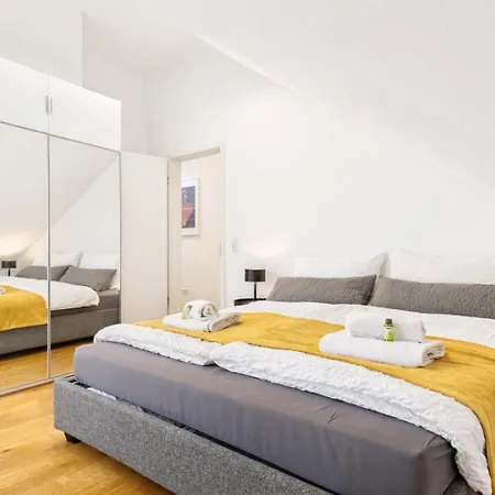 Kstay Apartment-kombi Im Eg Und Dg Fuer Bis Zu 8 Personen Mit Dachterrasse, Parkplaetzen, Smart-tvs Eltville am Rhein
