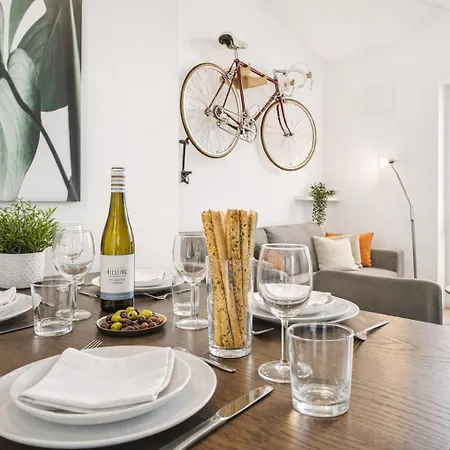 Lejlighed Kstay Apartment-kombi Im Eg Und Dg Fuer Bis Zu 8 Personen Mit Dachterrasse, Parkplaetzen, Smart-tvs Eltville am Rhein