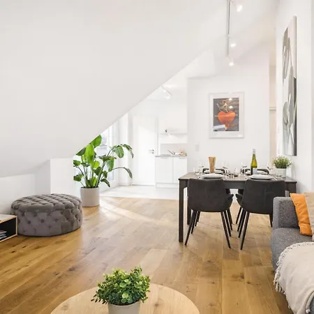 Lejlighed Kstay Apartment-kombi Im Eg Und Dg Fuer Bis Zu 8 Personen Mit Dachterrasse, Parkplaetzen, Smart-tvs