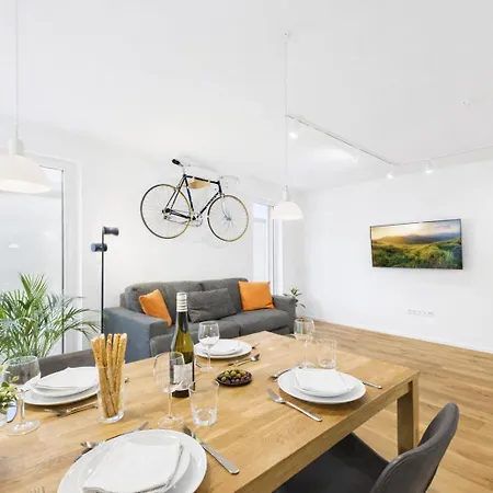 Kstay Apartment-kombi Im Eg Und Dg Fuer Bis Zu 8 Personen Mit Dachterrasse, Parkplaetzen, Smart-tvs Lejlighed Eltville am Rhein