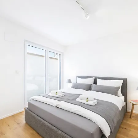 Kstay Apartment-kombi Im Eg Und Dg Fuer Bis Zu 8 Personen Mit Dachterrasse, Parkplaetzen, Smart-tvs Lejlighed Eltville am Rhein