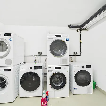 Apartmán Kstay Apartment-kombi Im Eg Und Dg Fuer Bis Zu 8 Personen Mit Dachterrasse, Parkplaetzen, Smart-tvs