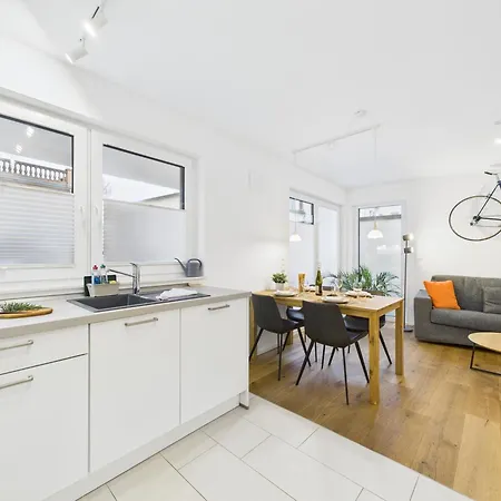 Apartmán Kstay Apartment-kombi Im Eg Und Dg Fuer Bis Zu 8 Personen Mit Dachterrasse, Parkplaetzen, Smart-tvs Eltville am Rhein