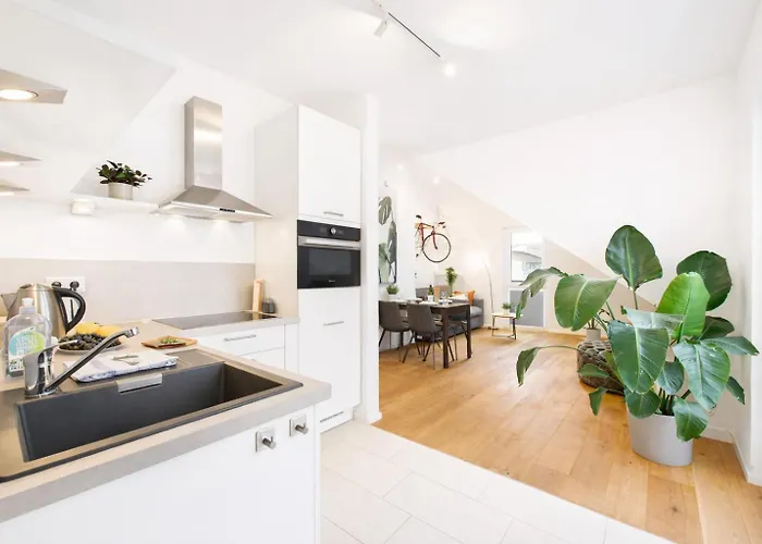 Kstay Apartment-kombi Im Eg Und Dg Fuer Bis Zu 8 Personen Mit Dachterrasse, Parkplaetzen, Smart-tvs *