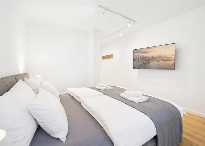 Kstay Apartment-kombi Im Eg Und Dg Fuer Bis Zu 8 Personen Mit Dachterrasse, Parkplaetzen, Smart-tvs Apartmán