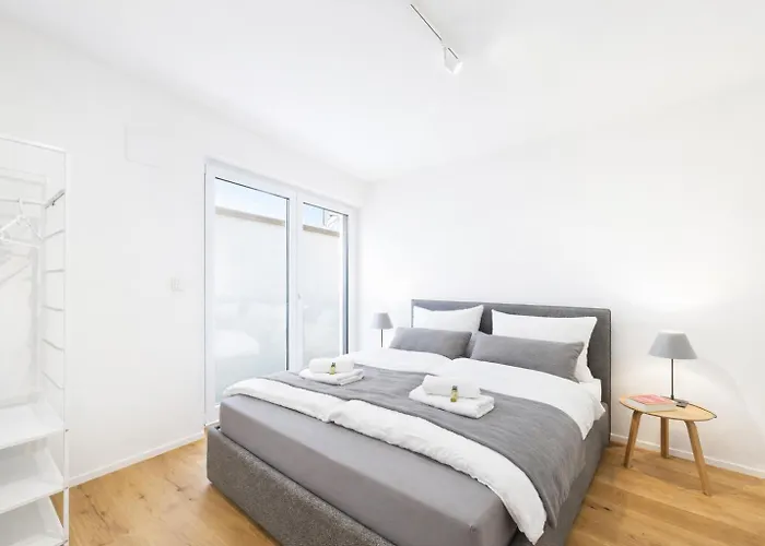 Kstay Apartment-kombi Im Eg Und Dg Fuer Bis Zu 8 Personen Mit Dachterrasse, Parkplaetzen, Smart-tvs Apartmán Eltville am Rhein