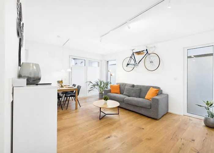 Kstay Apartment-kombi Im Eg Und Dg Fuer Bis Zu 8 Personen Mit Dachterrasse, Parkplaetzen, Smart-tvs Apartmán *