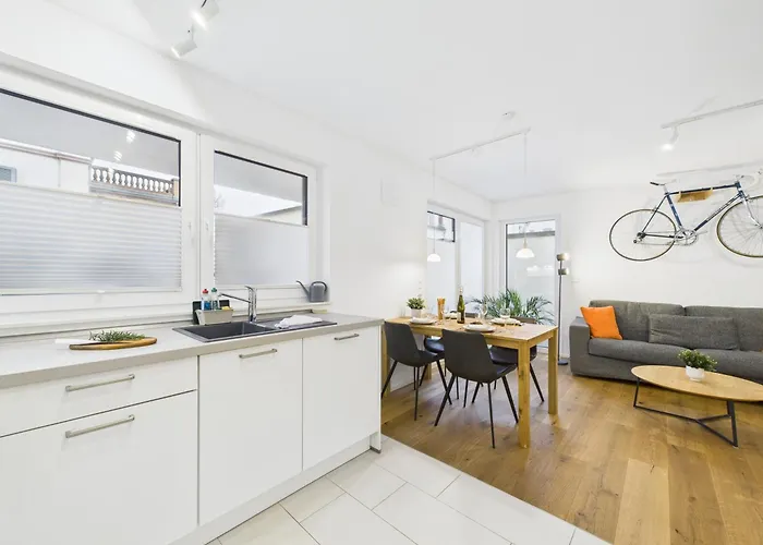 Apartmán Kstay Apartment-kombi Im Eg Und Dg Fuer Bis Zu 8 Personen Mit Dachterrasse, Parkplaetzen, Smart-tvs Eltville am Rhein